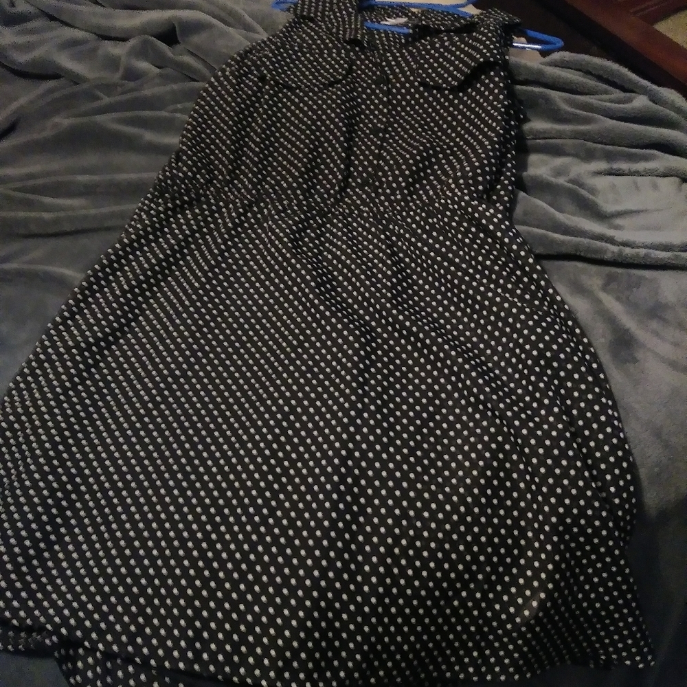 Short sleeveless dress